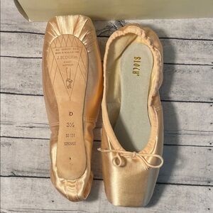 NWT Bloch Serenade Pointe Shoe-